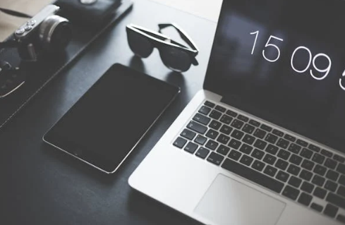 构筑立体防线:网站防攻击的“3层9招”实战策略